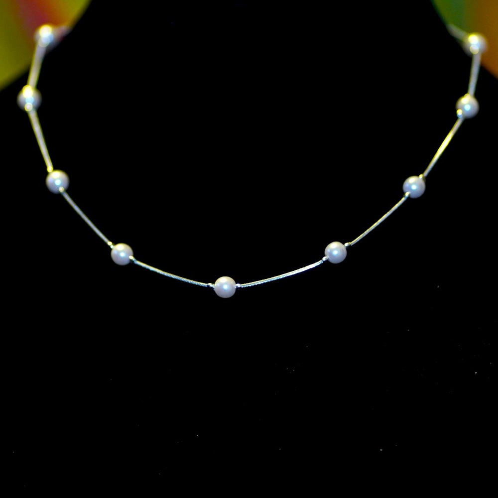 Women’s Pearl Necklace
